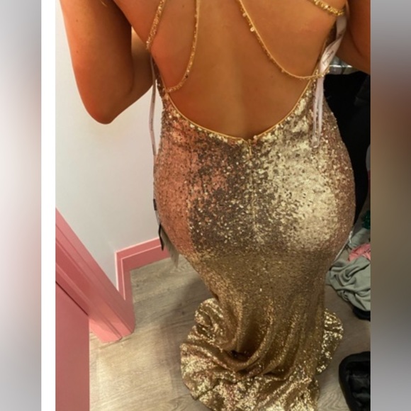 Gold dress - Picture 3 of 3